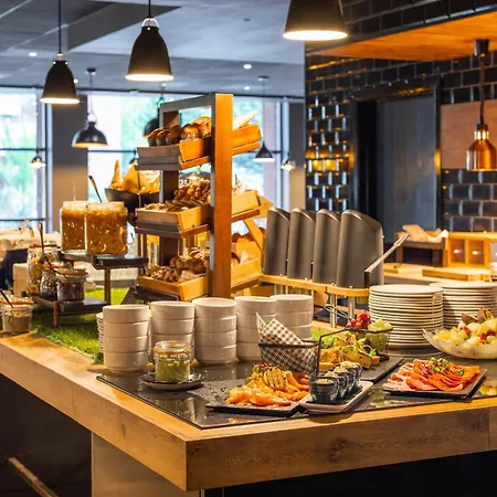 Novotel Leeds Centre 4*
